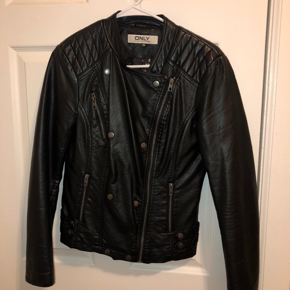 Black Leather jacket, fitted with Zip and buttons